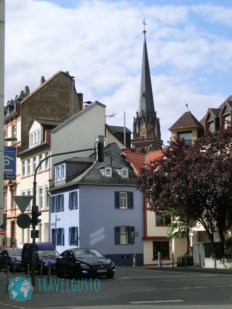 Frankfurt-Sachsenhausen mit Blick auf die Dreikönigskirche.